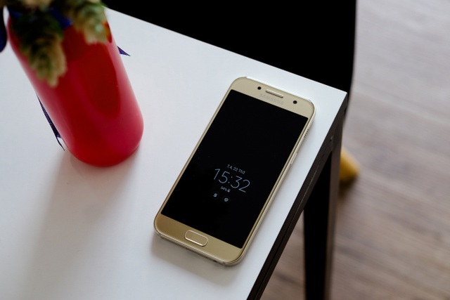 Điện thoại 6 triệu đồng của Samsung có gì đặc biệt? - 2 Qua từng thế hệ, dòng Galaxy A liên tục được cải tiến, đổi mới qua từng năm, thay vì chỉ mang đến những thay đổi nhàm chán bằng việc nâng cấp nhẹ cấu hình thường thấy.
