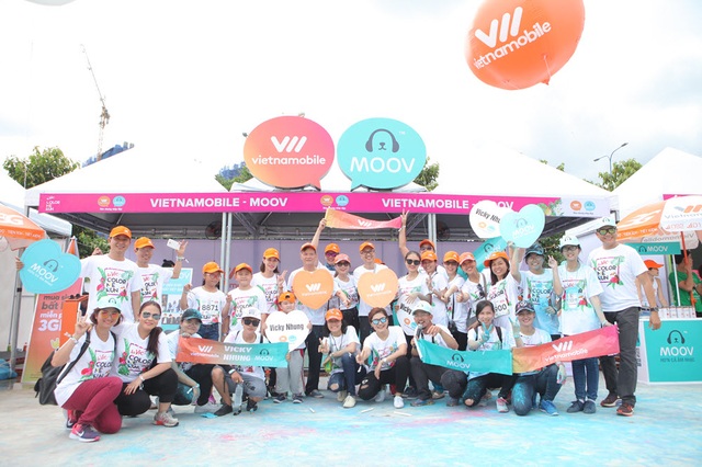 “Quẩy nhiệt tình, nhận quà hết mình” của Vietnamobile và MOOV trong Color me run - 2 Với vai trò là hai nhà đồng tài trợ, mạng di động Vietnamobile và ứng dụng âm nhạc MOOV đã tổ chức nhiều hoạt động hấp dẫn
