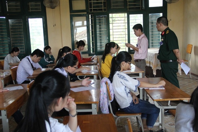 Chùm ảnh: Thí sinh cả nước làm thủ tục dự thi THPT quốc gia 2017 - 9 Phổ biến nội quy, quy chế kỳ thi đến các thí sinh (Ảnh: Đăng Đức)