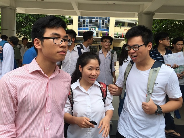Đề thi tiếng Anh vừa tầm - 3 Nhiều em tự tin “ăn điểm” với đề Tiếng Anh. (Ảnh: Lệ Thu)