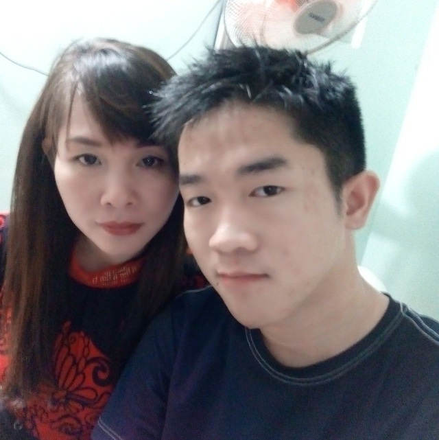 Nam sinh Việt đạt điểm cao nhất Olympic Toán quốc tế: Sức bật tuyệt vời! - 2 Quốc Huy và mẹ.