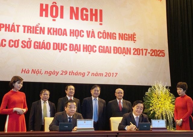 Bộ GD-ĐT và Bộ KH-CN “bắt tay” thúc đẩy nghiên cứu trong các trường ĐH - 2 Lễ ký kết được xem là dấu mốc quan trọng trong hợp tác giữa hai Bộ nhằm đẩy mạnh, phát triển hoạt động KHCN trong giáo dục đào tạo.