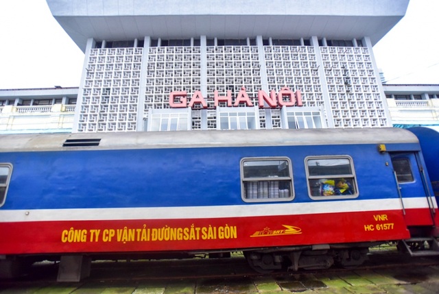 Hà Nội: Cận cảnh nhà ga trăm tuổi trước đề xuất di dời ra khỏi nội đô - 3
Hiện Hà Nội có khoảng 10km đường tàu hoả đi xuyên trung tâm thành phố với nhiều đường ngang giao cắt. Hiện trạng hệ thống đường sắt và các điểm giao cắt đang gây nhiều áp lực giao thông nội đô.