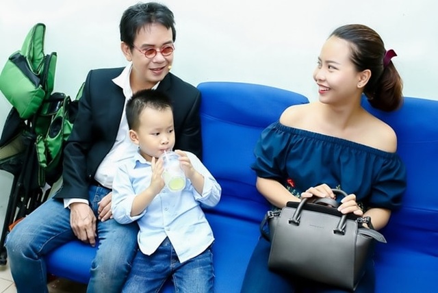 Những nghệ sĩ Việt lên chức bố ở tuổi đáng làm ông - 1 Gia đình hạnh phúc hiện tại của nhạc sĩ Đức Huy