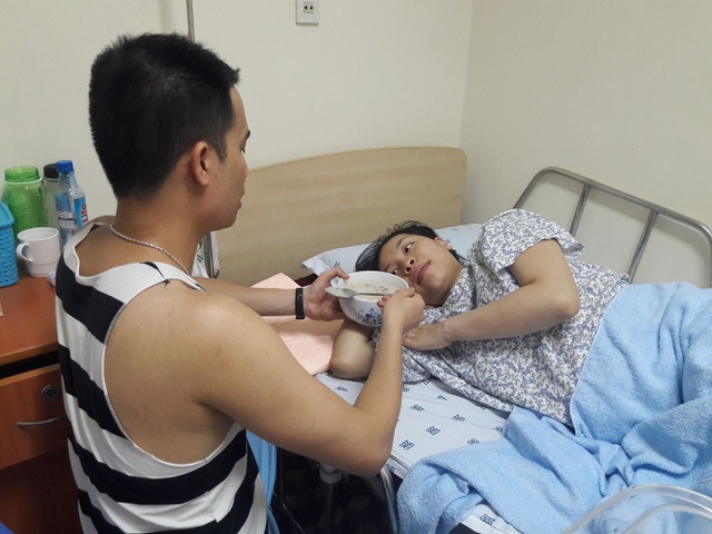 Chàng 8X điển trai Hà thành cực tâm lý, chăm vợ bầu như… bò Kobe - 1
Chàng trai 8X Hà Nội lấy việc được chăm vợ từng li từng tí sau khi sinh là quyền lợi và hạnh phúc.