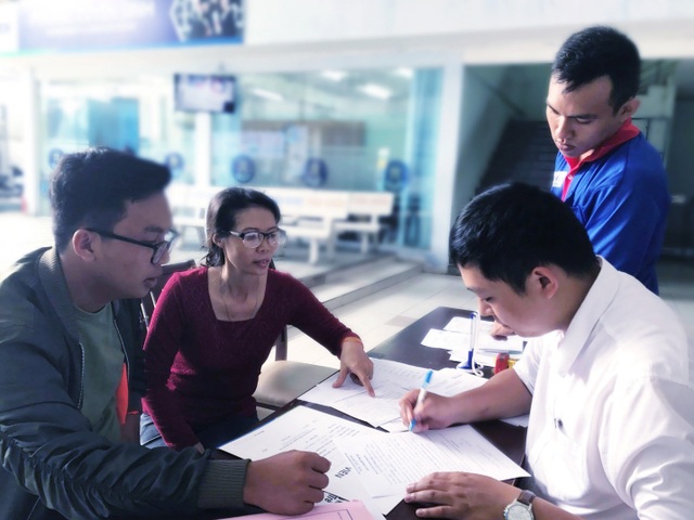 Trường Đại học Văn Hiến mang niềm vui đến tân sinh viên nghèo - 2 Nhà trường đã hoàn tất hồ sơ cho 10 bạn tân sinh viên được vay học phí