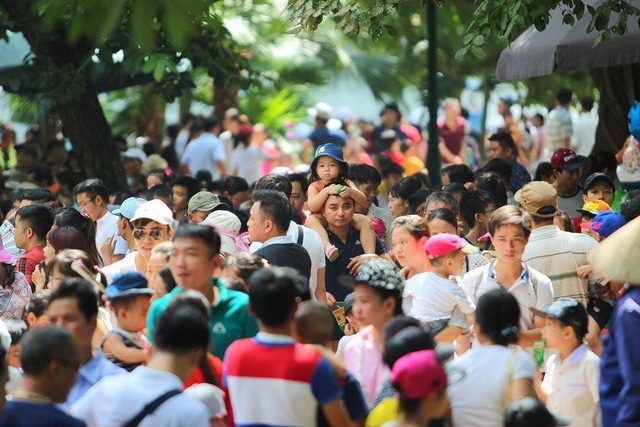 Nghỉ lễ 2/9: Mòn mỏi chờ lượt chơi ở công viên Thủ Lệ - 3 Nghỉ lễ 2/9: Mòn mỏi chờ lượt chơi ở công viên Thủ Lệ - 3