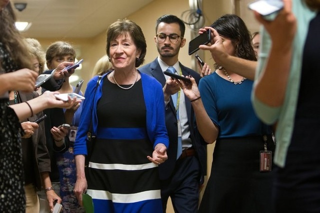 
Thượng nghị sĩ Cộng hòa Susan Collins (giữa), từng bỏ phiếu phản đối dự luật trong hồi tháng 7. Ảnh: NEW YORK TIMES
