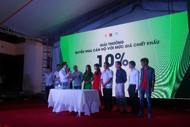 Sự kiện ra mắt Trung tâm Thương mại và mở bán tòa 25T Nam Định Tower - 2
Nhiều khách hàng nóng lòng sở hữu cho mình căn hộ như ý tại Tòa 25T – Nam Định Tower với giá ưu đãi