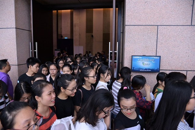 Ban tổ chức Ngày hội IE Day 2017 gửi lời xin lỗi đến quý khách hàng - 2
Số lượng người tham dự ngày hội IE DAY vượt mức dự kiến ban đầu.