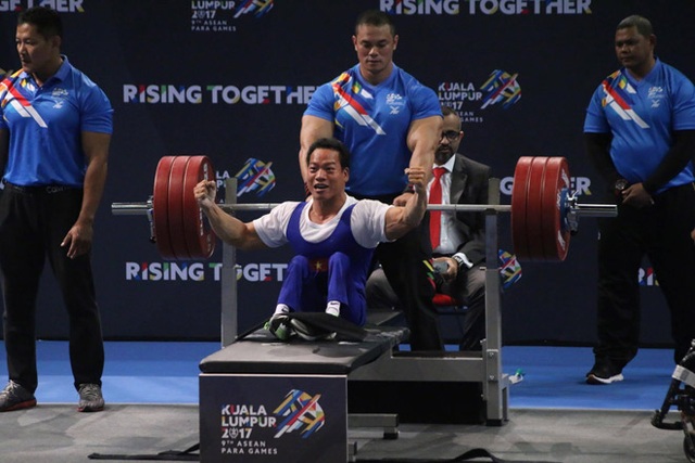 Cuộc sống đời thường của những “người hùng” mang vinh quang về cho đất nước trong Para Games 9 - 2 Lực sĩ Lê Văn Công xuất sắc phá kỷ lục Para Games, mang vinh quang về cho Tổ quốc