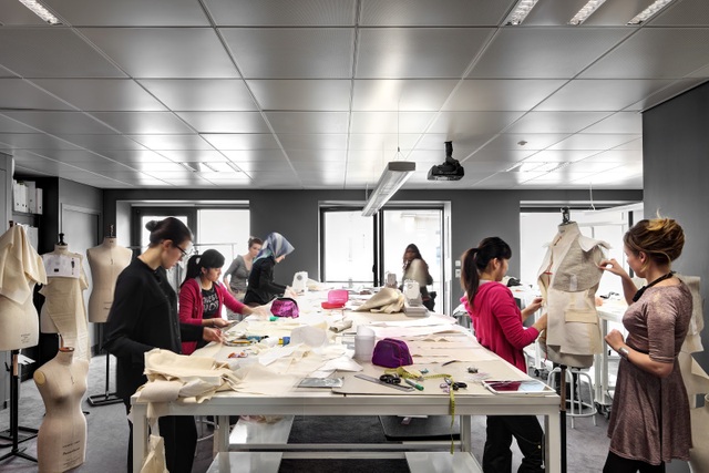 Học bổng 50% Istituto Marangoni London – nơi đào tạo “cha đẻ” thương hiệu Moschino và D&G - 2
Istituto Marangonin là giao thoa hoàn hảo của hai kinh đô thời trang Milan và London.