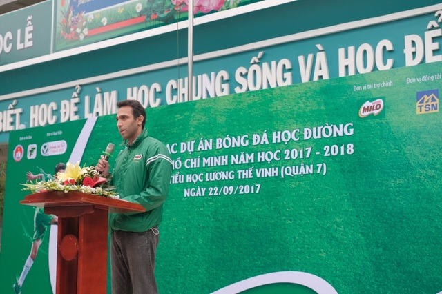 Nuôi dưỡng đam mê thể thao ở tuổi học đường - 2 “Là người bạn thân thiết của các em nhỏ lứa tuổi học đường, Nestlé MILO luôn sát cánh và nuôi dưỡng trong các em tình yêu với thể thao, đặc biệt là niềm đam mê với trái bóng tròn,” ông Ali Abbas, Giám đốc kinh doanh ngành hàng thức uống dinh dưỡng và sữa công ty Nestlé Việt Nam cho biết