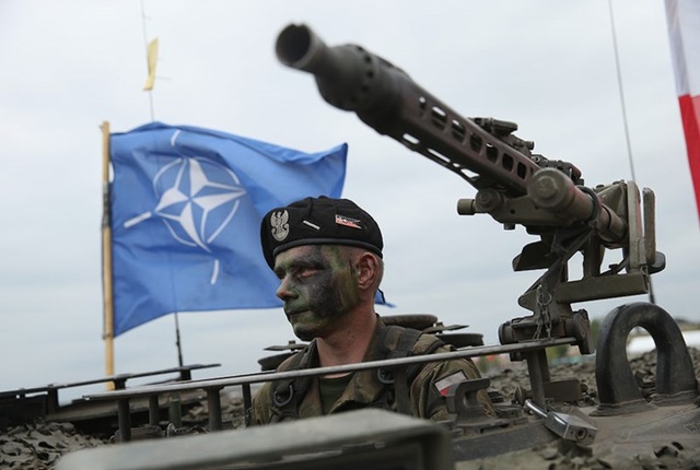 NATO tăng quân đến Romania, củng cố sườn đông với Nga - 3
Binh sĩ và xe tăng NATO. Ảnh: GETTY IMAGES