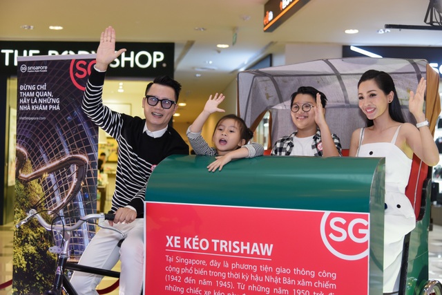 Hoàng Bách trở thành đại sứ chiến dịch cho thương hiệu du lịch Singapore - 2 Gia đình Hoàng Bách tại họp báo ra mắt Thương hiệu Truyền thông mới của Tổng cục Du lịch Singapore