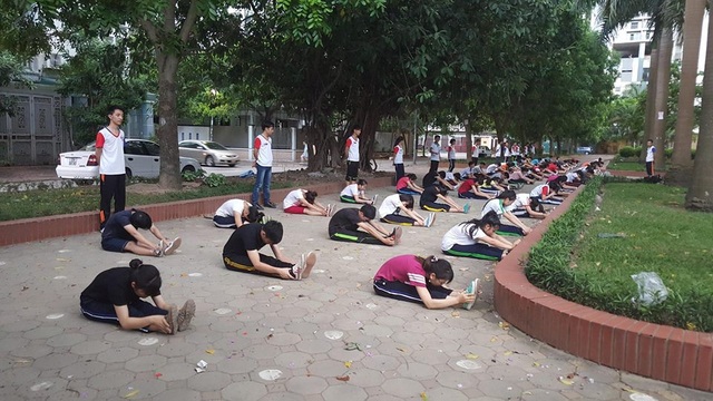 Lớp dạy võ miễn phí cho sinh viên của chàng trai 9X - 2 Buổi học của các môn sinh lớp võ.