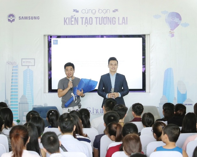 Bạn trẻ "ồ à" với chuỗi sự kiện độc đáo của Shub Đà Nẵng - 2 Nguyễn Ngọc Thạch chia sẻ những kinh nghiệm về hướng nghiệp, kỹ năng mềm và 360 độ về KOLs trên mạng xã hội.