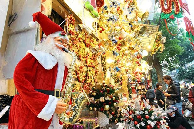 “Nặn” người tuyết, nghề độc lạ ở Thủ đô mùa Noel - 1 “Nặn” người tuyết, nghề độc lạ ở Thủ đô mùa Noel - 1