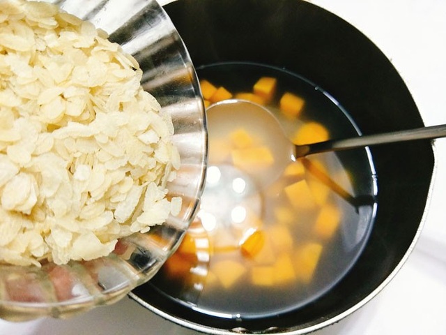 Ngày mưa gió, đãi cả nhà chè cốm khoai lang dẻo bùi, thơm ngọt - 8 Ngày mưa gió, đãi cả nhà chè cốm khoai lang dẻo bùi, thơm ngọt - 8