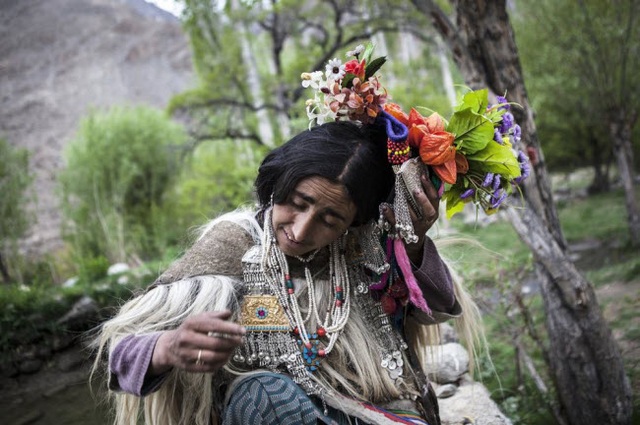 Bí ẩn về bộ tộc thoải mái đổi vợ sống trên dãy Himalayas - 9 Bí ẩn về bộ tộc thoải mái đổi vợ sống trên dãy Himalayas - 9
