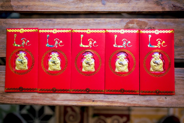 Tết chơi sang tặng nhau con gà, thần tài bằng vàng ròng - 3 Tết chơi sang tặng nhau con gà, thần tài bằng vàng ròng - 3