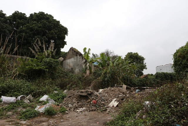 Quảng Ninh: Hơn 1000 hộ dân phải sống bên "hố tử thần" vì nạn khai thác than thổ phỉ - 3
Khu này vẫn bị bỏ hoang chờ Tập đoàn Than Khoáng sản cải tạo.