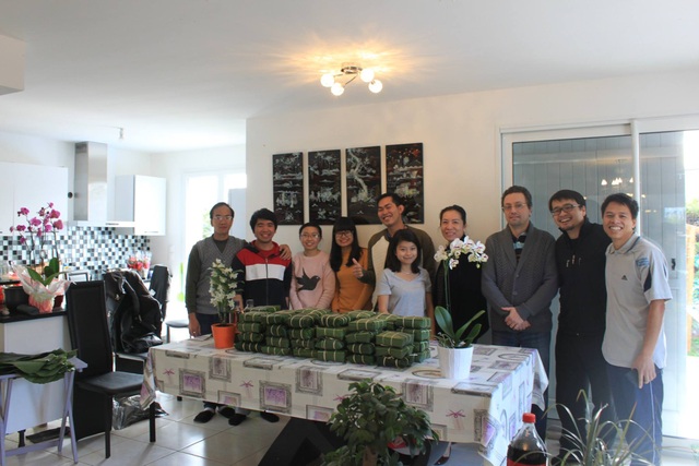 “Tết con gà - Tết của cả nhà” cùng hội sinh viên Việt tại Toulon, Pháp - 3
Những chiếc bánh được gói bằng cả trái tim là những món quà ý nghĩa nhất để tặng nhau đầu xuân.