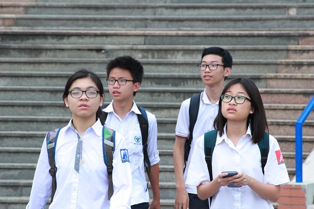 Hà Nội: Thí sinh thi lớp 10 chuyên kết thúc ngày thi thứ 2 với nhiều tâm trạng - 3
Một số khác không khỏi có những lo lắng về bài thi của mình.