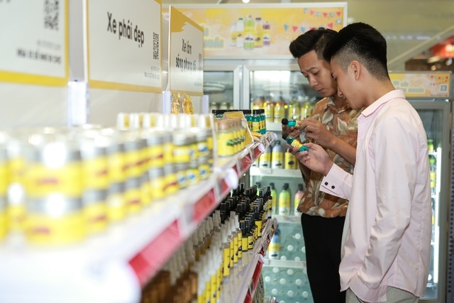 Người Hà Nội hào hứng “săn” ô tô giá rẻ qua… điện thoại - 3 Người Hà Nội hào hứng “săn” ô tô giá rẻ qua… điện thoại - 3