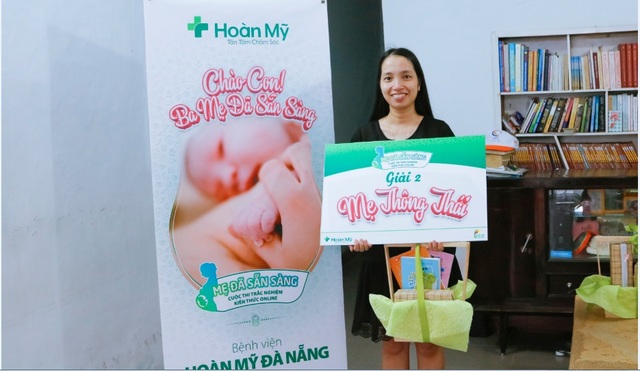“Mẹ đã sẵn sàng” và những kiến thức thai kỳ cần biết - 3 Mẹ bầu Nguyễn Thị Quỳnh Mai xuất sắc nhận giải thưởng ‘Mẹ Thông Thái’ do Bệnh viện Hoàn Mỹ Đà Nẵng đại diện chương trình MDSS gởi tặng