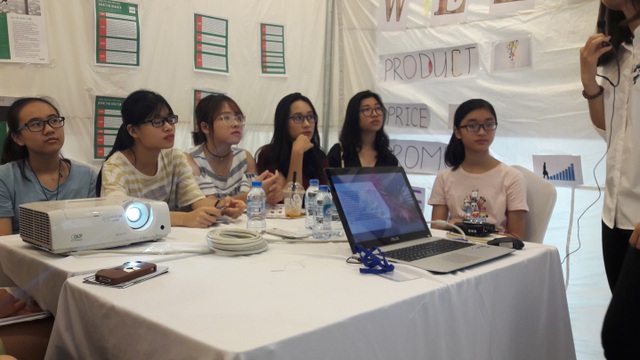 Học sinh THPT trải nghiệm mô hình nghề nghiệp tại bão Fair 2017 - 3 Học sinh THPT trải nghiệm mô hình nghề nghiệp tại bão Fair 2017 - 3