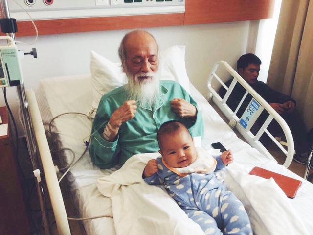 Kí ức về “ông đồ xứ Nghệ” Văn Như Cương trong tâm thức người bạn vong niên - 3 PGS Văn Như Cương lạc quan đối chọi với bệnh ung thư.