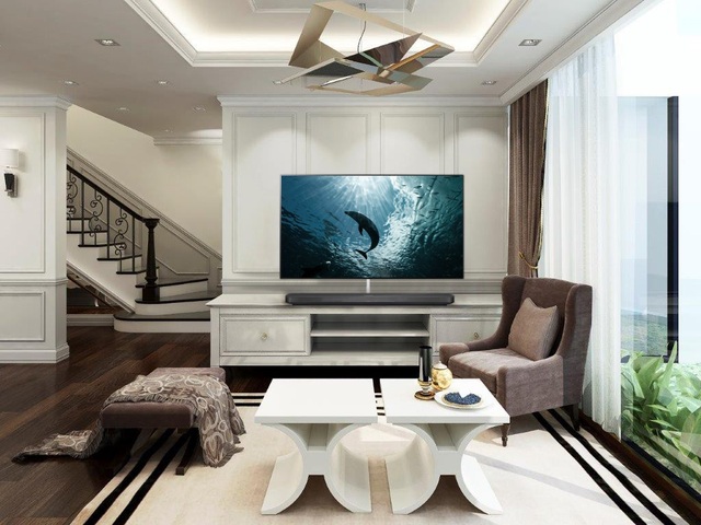5 mẫu phòng khách tuyệt đẹp với TV OLED siêu mỏng - 3
Mọi đường viền, gờ chỉ tinh xảo trên tường và kệ TV làm nổi bật lên vẻ quyền quý.