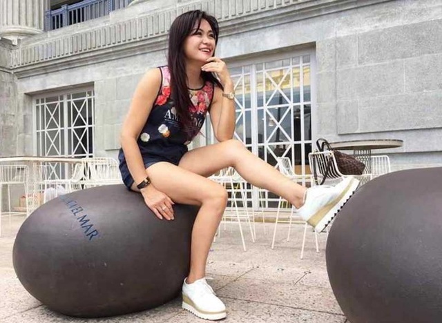 Mẹ 50 tuổi trẻ đẹp như hot girl bị nhầm là bạn gái con trai gây sốt - 12 Mẹ 50 tuổi trẻ đẹp như hot girl bị nhầm là bạn gái con trai gây sốt - 12