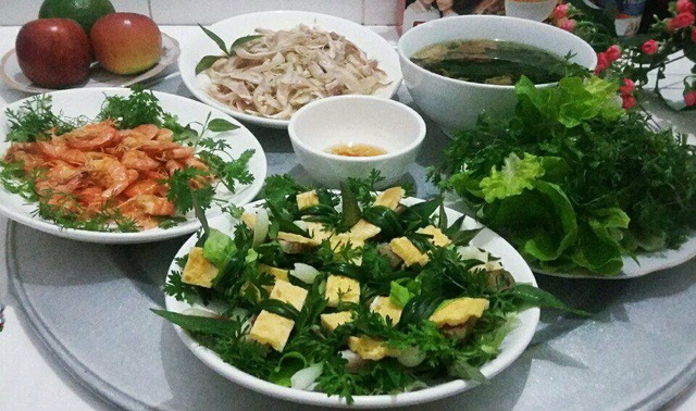 Cô vợ suốt ngày than béo nhưng lúc nào cũng nấu la liệt đồ ăn - 11 Cô vợ suốt ngày than béo nhưng lúc nào cũng nấu la liệt đồ ăn - 11