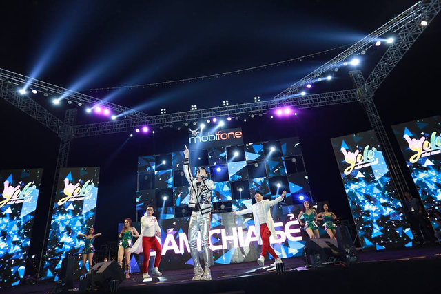 Noo Phước Thịnh kết hợp Trang Moon “quẩy hết mình” tại Thanh Hóa - 4 Noo Phước Thịnh kết hợp Trang Moon “quẩy hết mình” tại Thanh Hóa - 4