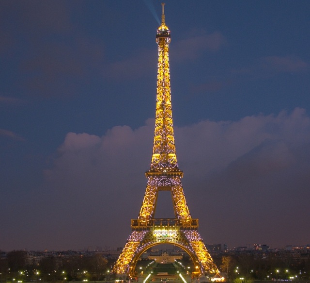 Sự thật kì lạ về tháp Eiffel mà bạn chưa biết - 4