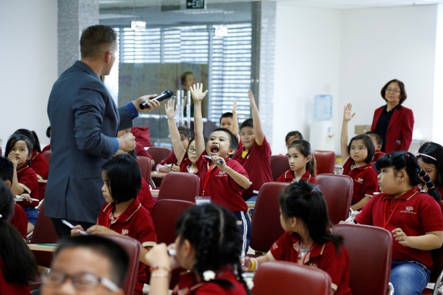 Summer Star Contest: Cuộc đua thú vị của những anh tài nhí - 4
Summer Star Contest giúp các học viên VUS gia tăng sự dan dĩ, tự tin…