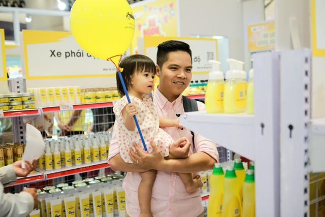 Người Hà Nội hào hứng “săn” ô tô giá rẻ qua… điện thoại - 4 Người dùng có thể tìm xe theo nhiều tiêu chí, từ hãng xe, dòng xe, tình trạng mới hay cũ, năm sản xuất, mức giá, số km đã đi cũng như nhiều thông tin mở rộng khác một cách nhanh chóng, đơn giản chỉ với một chiếc điện thoại di động. Được biết đây là ý tưởng của kênh giao dịch, mua bán trực tuyến Chợ tốt Xe (xe.chotot.com).