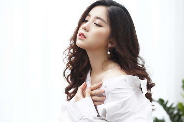 Vẻ cuốn hút của cô gái 9X nổi bật trong cộng đồng DHS Việt tại Anh - 4
Chi tâm sự, muốn trở thành một người phụ nữ hiện đại, bản lĩnh.
