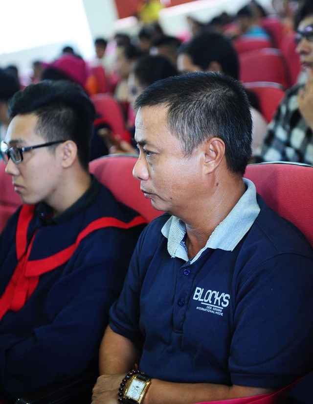 Ủng hộ hay ngăn cản con theo học ngành Thiết kế? - 4
Rất nhiều bậc phụ huynh tham dự lễ khai giảng và tốt nghiệp cùng con