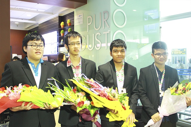 Đón mừng các chàng trai Olympic Tin học Quốc tế trở về - 4 Bốn chàng trai của đội tuyển Olympic Tin học 2017.