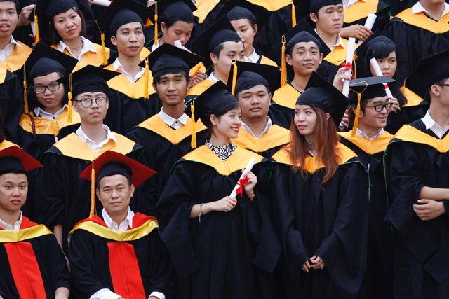 Học bổng ngành Quản trị kinh doanh cho thí sinh đạt từ 23 điểm - 4 Sinh viên Đại học Greenwich (Việt Nam) trong lễ tốt nghiệp.