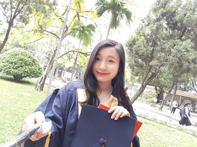 Niềm hạnh phúc lớn của nữ thủ khoa đầu ra trường ĐH Sư phạm Hà Nội - 4 Vẻ xinh xắn của cô cử nhân tài năng.