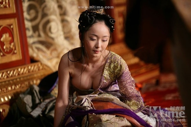 Mỹ nữ siêu vòng một của Trương Nghệ Mưu giờ ra sao? - 5 Mỹ nữ siêu vòng một của Trương Nghệ Mưu giờ ra sao? - 5