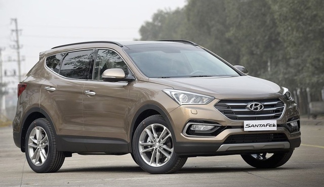 Ô tô giảm giá mạnh nhất: Cuộc đua phá giá đáy, kỷ lục 400 triệu đồng - 5
photo-4 Hyundai SantaFe 2017 giảm giá sốc.