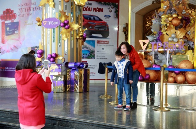 Không khí Giáng sinh đã ngập tràn ở các trung tâm thương mại Hà Nội - 4 Không khí Giáng sinh đã ngập tràn ở các trung tâm thương mại Hà Nội - 4