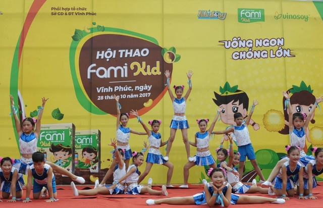 Triệu suất sữa cho mục tiêu giúp trẻ em Việt Nam phát triển toàn diện - 4 và chương trình hội thao Fami kid tại 4 tỉnh từ tháng 10- tháng 12/2017