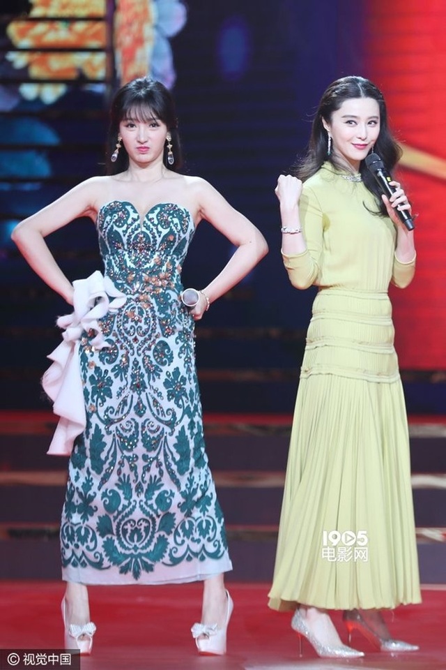 Thiên thần vòng 1 khiến các mỹ nữ showbiz "xanh mặt" khi dự sự kiện - 15 Thiên thần vòng 1 khiến các mỹ nữ showbiz "xanh mặt" khi dự sự kiện - 15