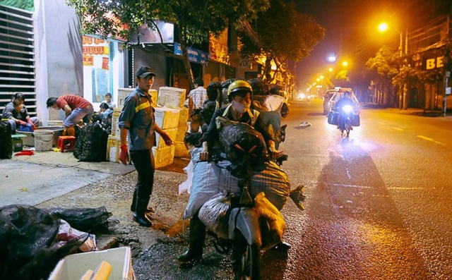 TP HCM: Chợ “độc” gần nửa thế kỷ chỉ bán một mặt hàng lúc nửa đêm - 15 TP HCM: Chợ “độc” gần nửa thế kỷ chỉ bán một mặt hàng lúc nửa đêm - 15